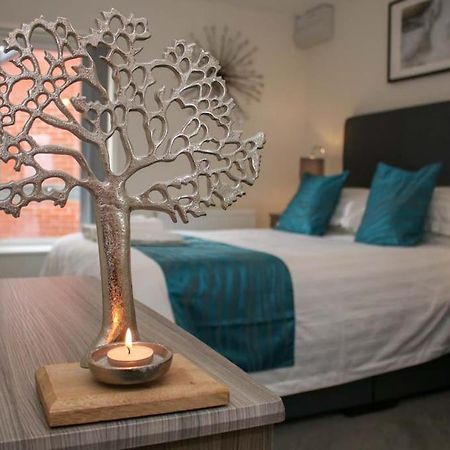 Luxe Living Guest House-Sleeps 6 -Family Friendly-Private Parking-Wifi-City-Beach Swansea Exterior foto