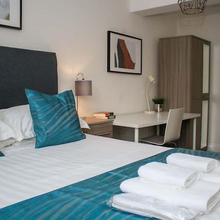 Luxe Living Guest House-Sleeps 6 -Family Friendly-Private Parking-Wifi-City-Beach Swansea Exterior foto